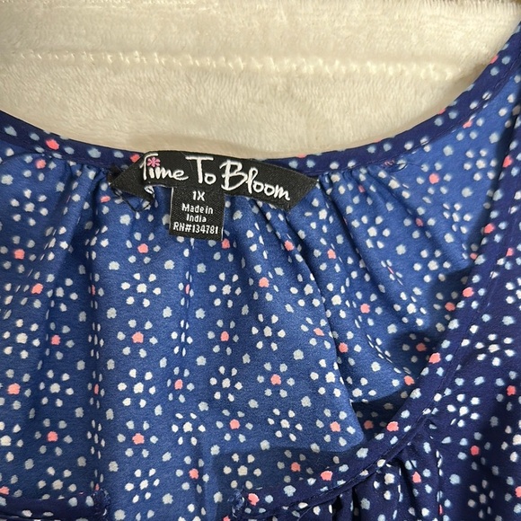 Blue and White Geometric Sleeveless Tank Top - Picture 2 of 8